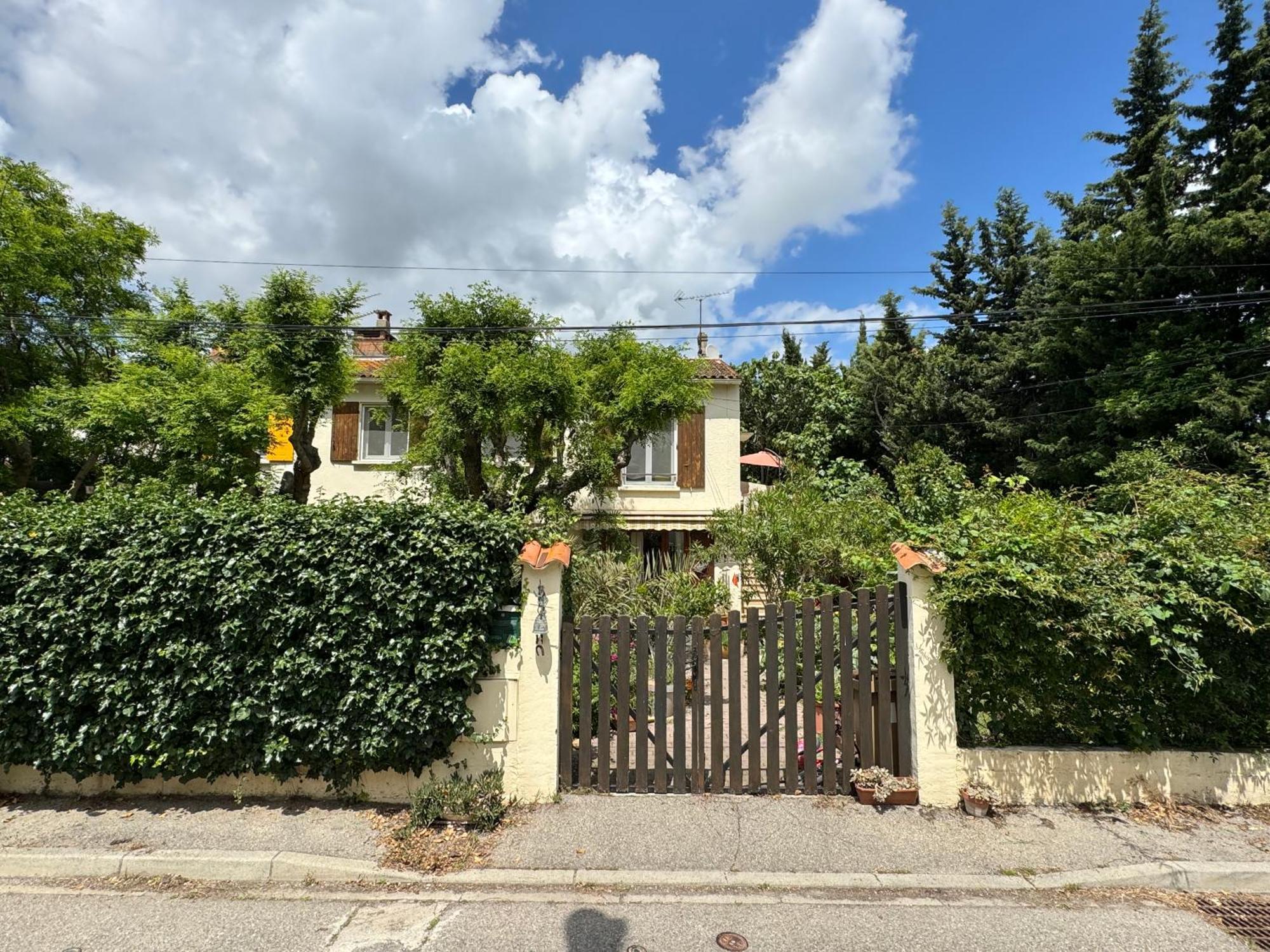 En Ville Avec Un Air De Campagne Arles Ngoại thất bức ảnh